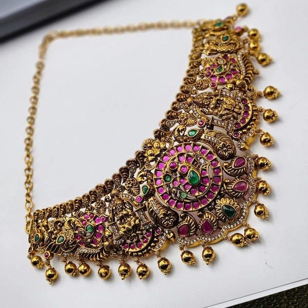 antique chocker