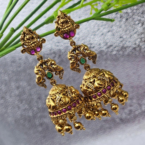 antique chocker