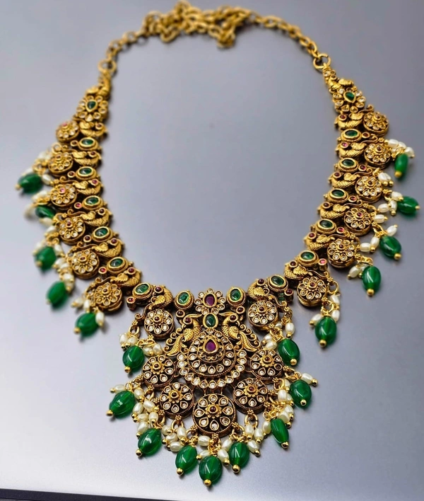 green beeds neck set