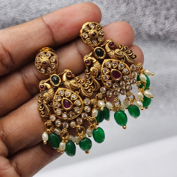 green beeds neck set