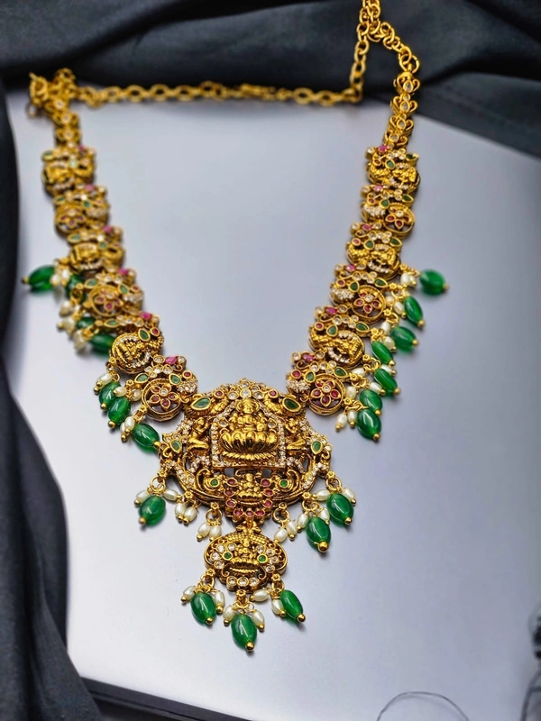 lakshmi short neck set