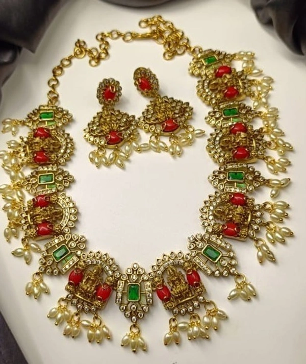 pagadala lakshmi neck set