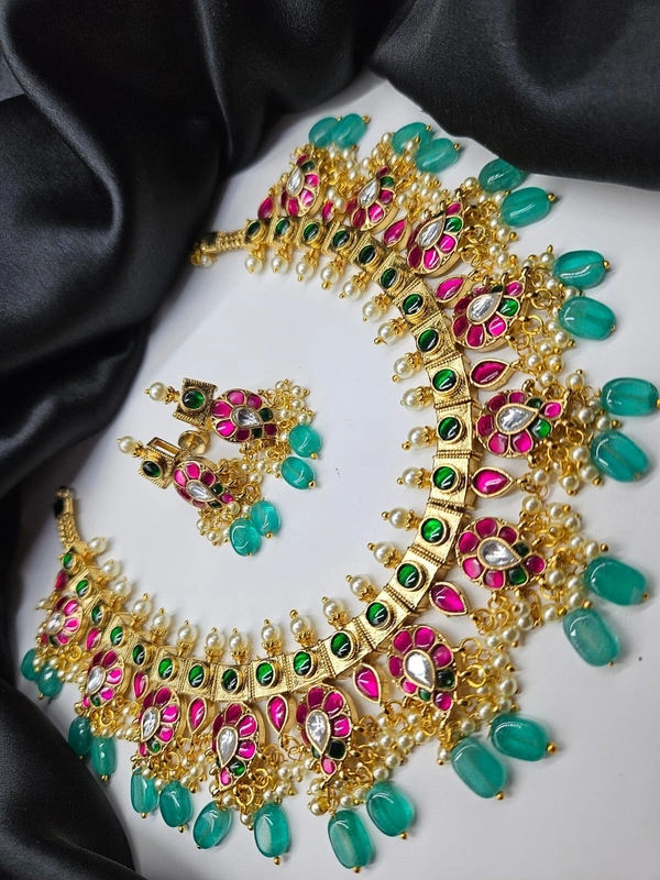 elegant jadu kundan sleek necklance with pearl and bead drop