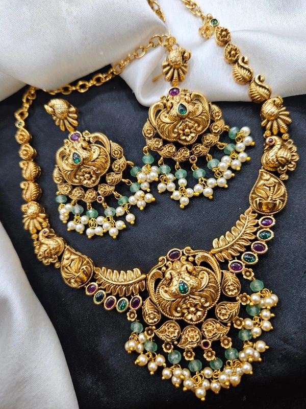 premiium nakshi with out god neck set