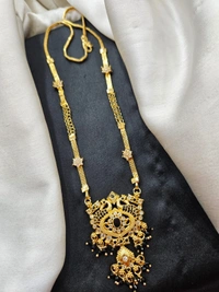 macro gold black beed