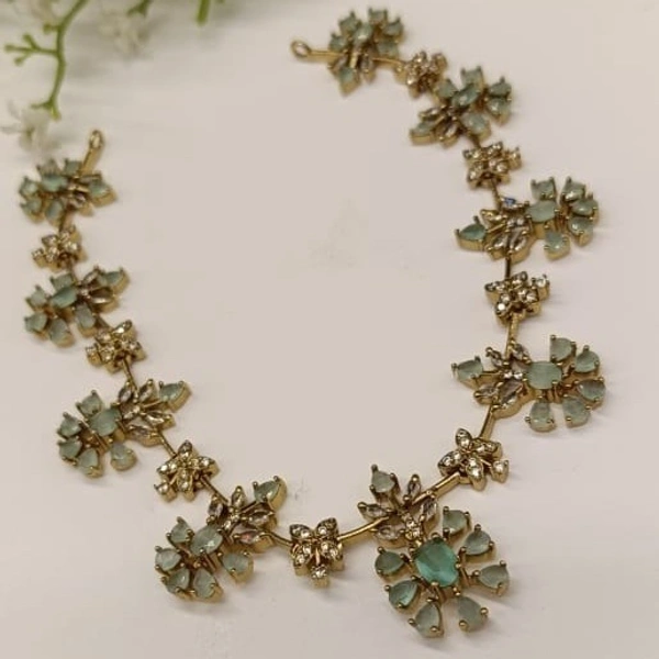 see green neck set