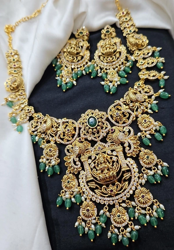 nakshi green beeds neck set