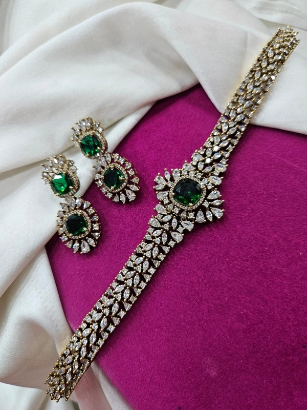 victorian chockers  green
