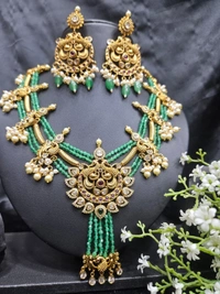 green beeds neck set