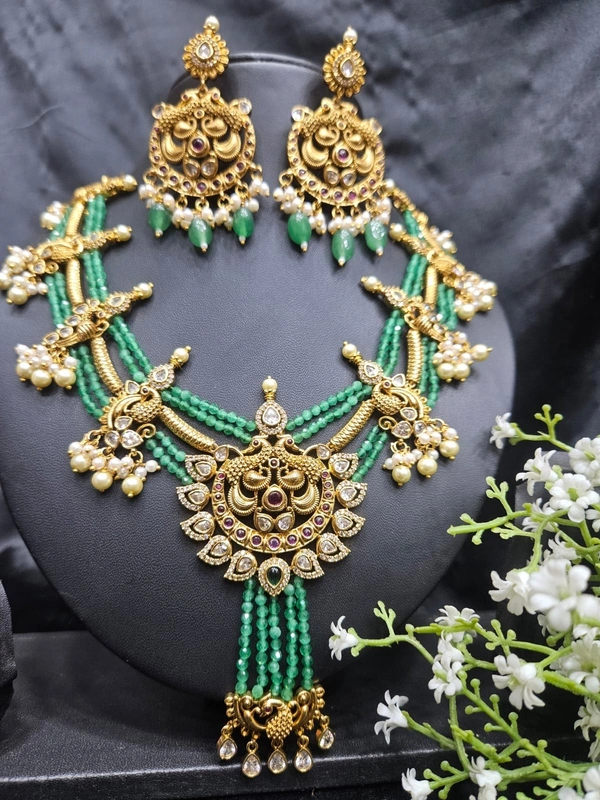 green beeds neck set
