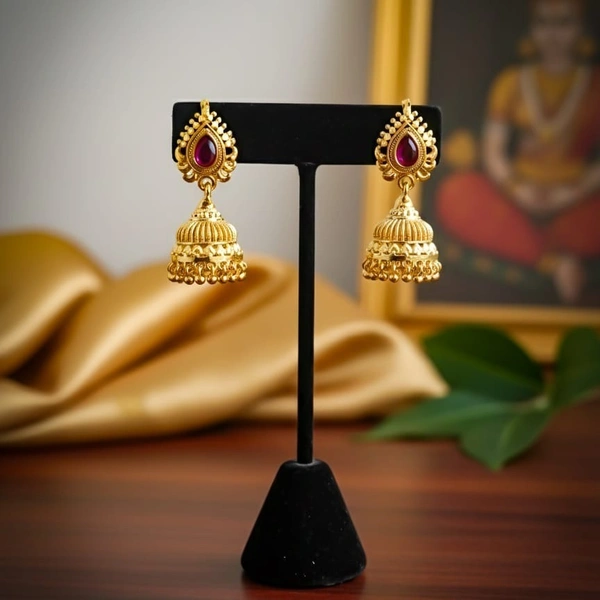 2 grm gold earrings