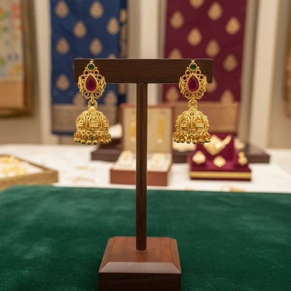 2 grm gold earrings
