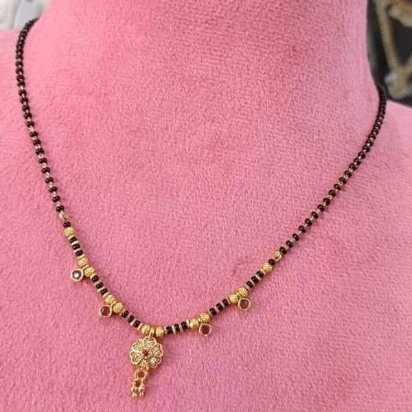 flower short black beed