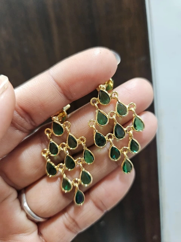 green earrings