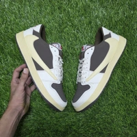 TRAVIS SCOTT REVERSE MOCHA - UK 9