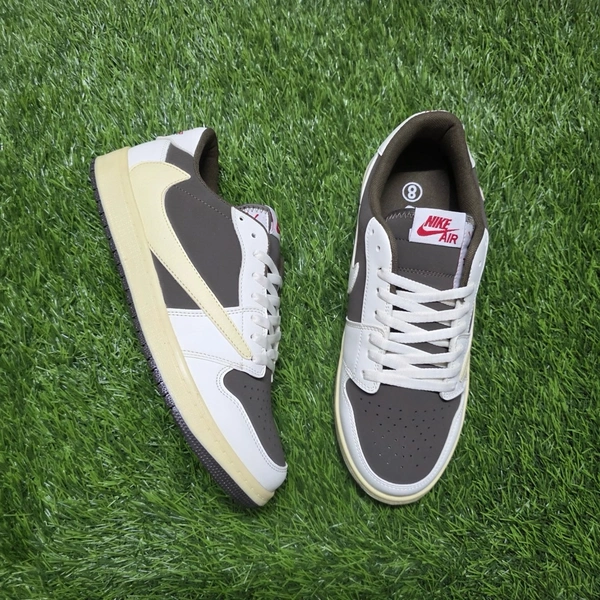 TRAVIS SCOTT REVERSE MOCHA - UK 9