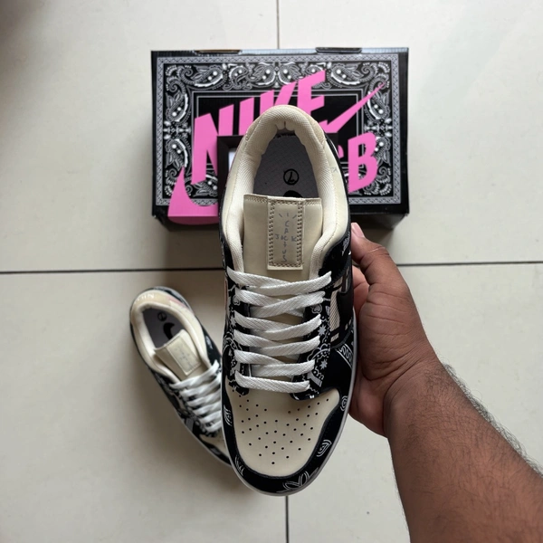 DUNK LOW TRAVIS SCOTT - UK 6