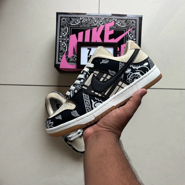 DUNK LOW TRAVIS SCOTT - UK 10