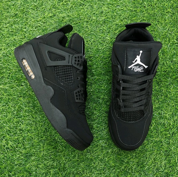 Retro 4 black cat - UK 9
