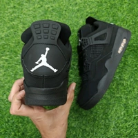 Retro 4 black cat - UK 9