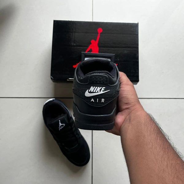RETRO 4 BLACK CAT RM - UK 7