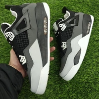 Retro 4 fear pack - UK 7