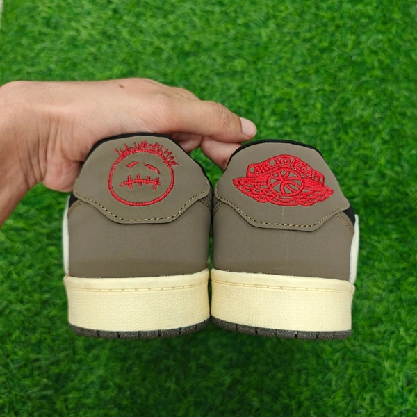 Travis scott mocha - UK 9