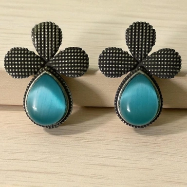 STUD EARRINGS