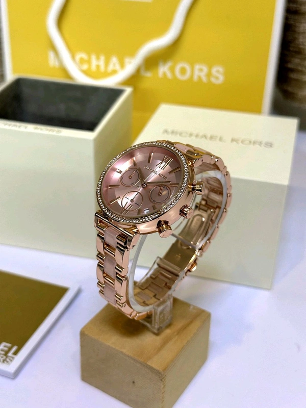 Michael Kors Women Rose-Gold Analogue Watch MK3882 (Free Basic Box)