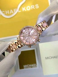 Michael Kors Women Rose-Gold Analogue Watch MK3882 (Free Basic Box)