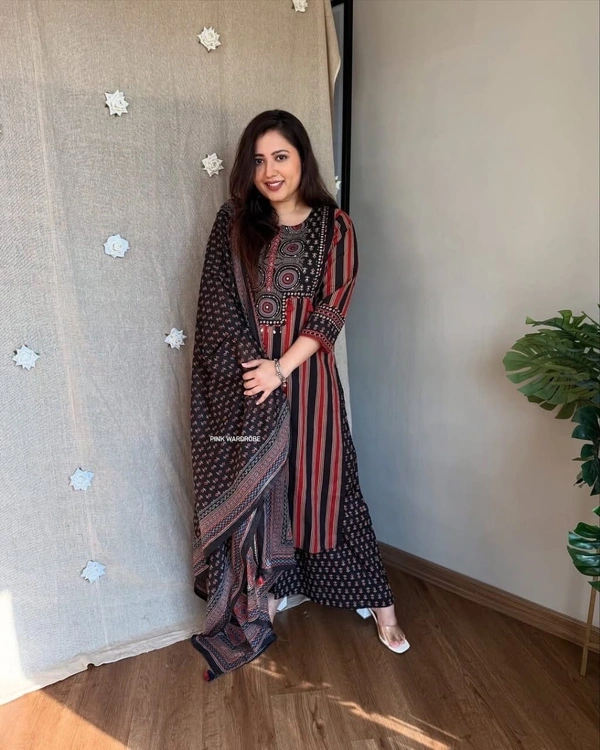 Pure fine Cotton fabric   Kurti with Pant - M