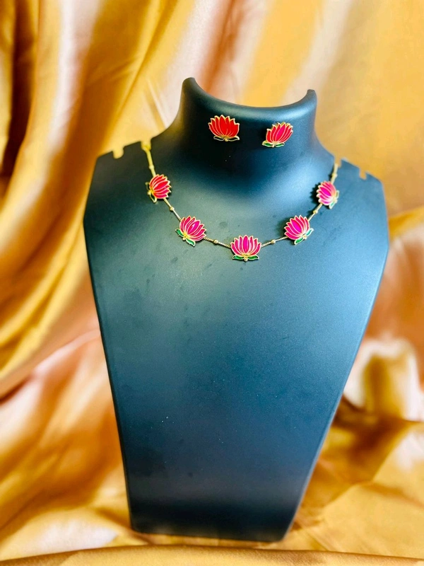 LOTUS NECK CHAIN - Hopbush