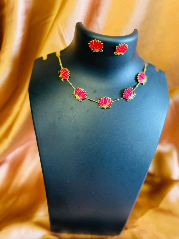 LOTUS NECK CHAIN - Hopbush