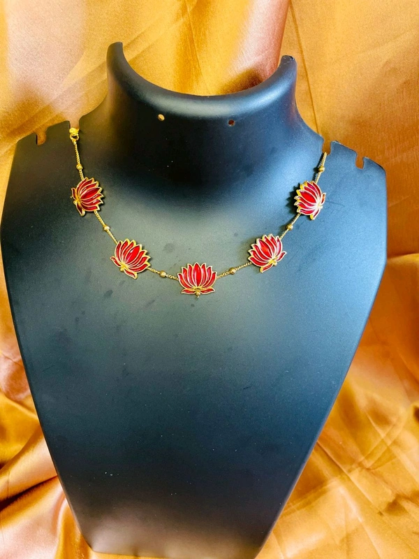 LOTUS NECK CHAIN - Chablis