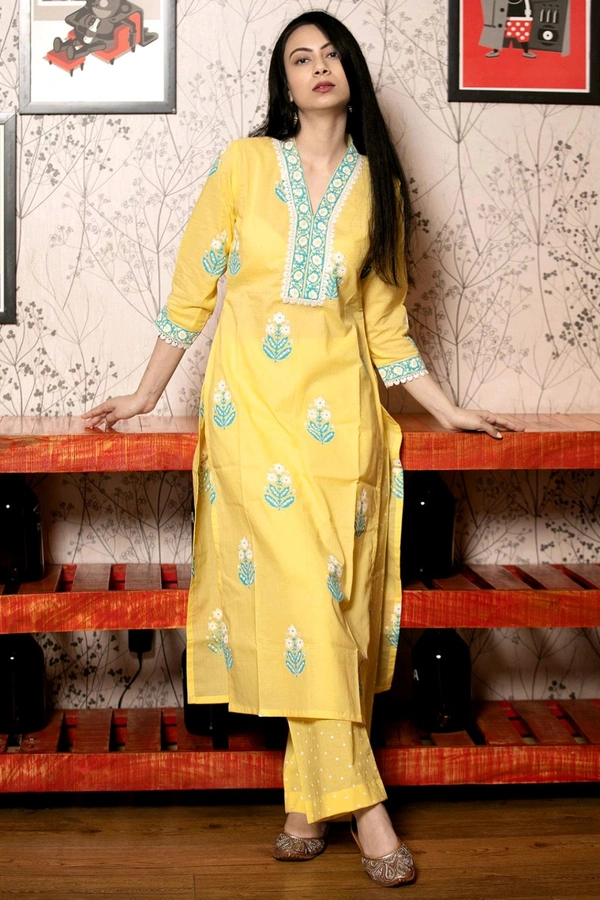 Gosriki Women Cotton Blend Kurta Palazzo Attached Dupatta Set - L