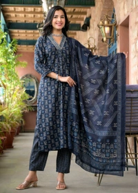 Shriya  Women's Kurta Pant Dupatta Sets - M