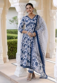 Shriya Women's Viscose Rayon Kurta Pant Dupatta Set - S