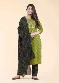 Shriya Fashion Printed Kurta Set - M