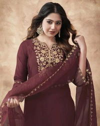 Skylee Women Kurta Pant Dupatta Set - S