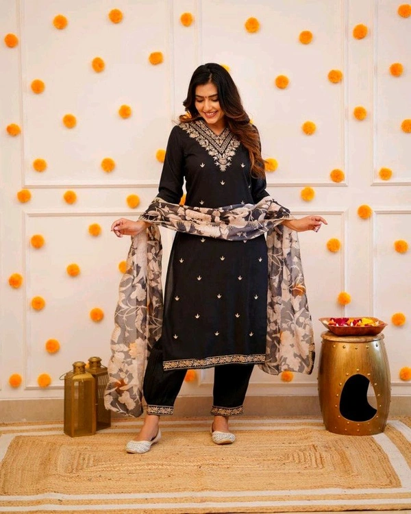 PILUDI 
Women Viscose Rayon Kurta Pant Dupatta Set - XL
