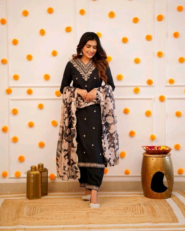 PILUDI 
Women Viscose Rayon Kurta Pant Dupatta Set - XXL
