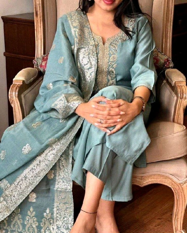 RUPSUNAARI 
Women Chanderi Kurta Pant Dupatta Set - L
