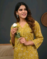 Women Floral Print Pure Cotton A-line Kurta  - L