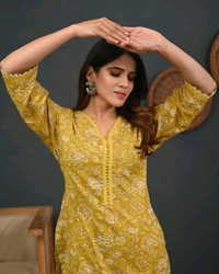Women Floral Print Pure Cotton A-line Kurta  - L