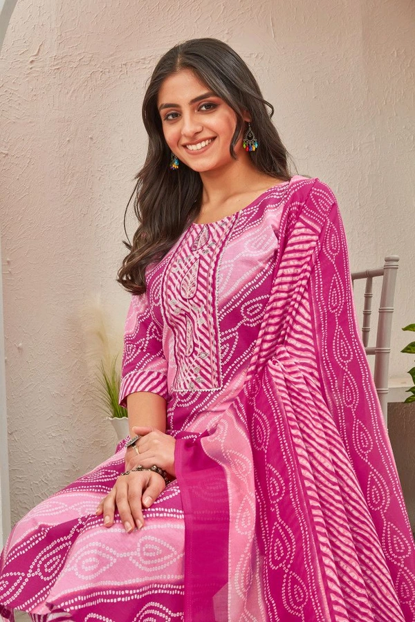BLACK PATTI 
Kurta, Salwar & Dupatta Set - XXL