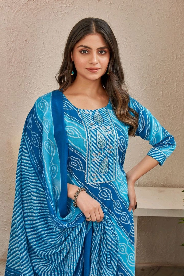 BLACK PATTI 
Kurta, Salwar & Dupatta Set - S