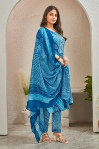 BLACK PATTI 
Kurta, Salwar & Dupatta Set - S