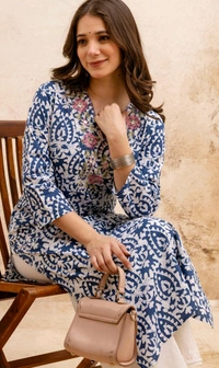 Women Embroidered Cotton Blend Straight Kurta (Multicolor) - M