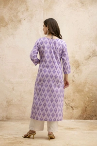 Women Embroidered Cotton Blend Straight Kurta (Multicolor) - L