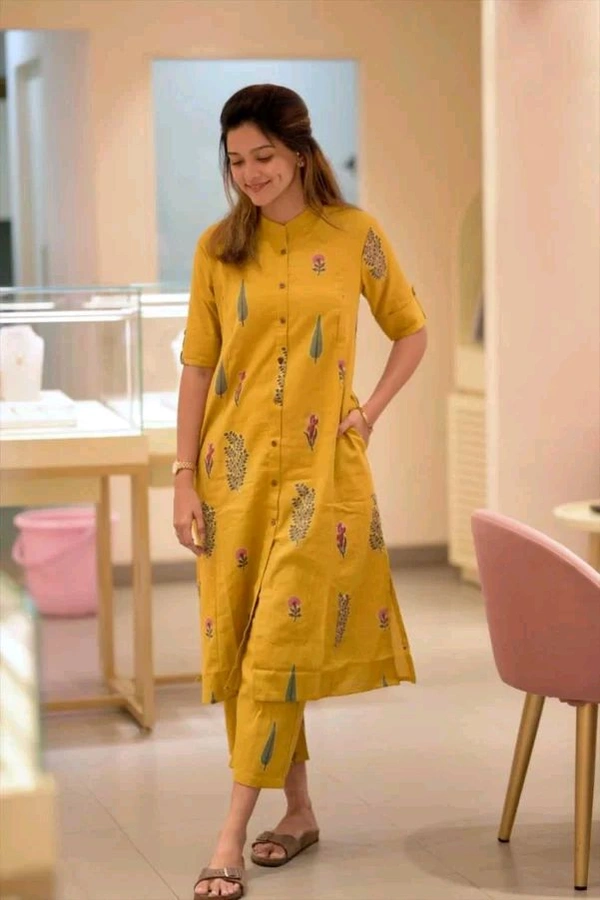 GoSriKi Floral Printed Straight Kurta With Trouser 32400173 - L